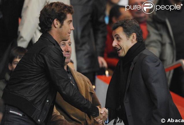 http://static1.purepeople.com/articles/1/30/82/1/@/210830-richard-gasquet-serrant-la-main-du-637x0-2.jpg