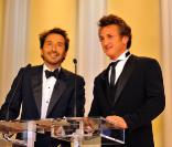 Edouard Baer, maître de la cérémonie du 61e festival de Cannes en 2008 en compagnie du président du Jury Sean Penn 