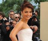  Aishwarya Rai monte les marches du Palais des festivals, à Cannes. 13/05/09  