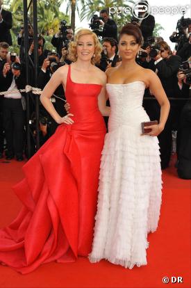  Elizabeth Banks et Aishwarya Rai montent les marches du Palais des festivals, à Cannes. 13/05/09  