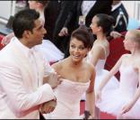 Aishwarya Rai et son mari Abhishek Bachchan lors de la cérémonie d'ouverture du 62e Festival de Cannes le 13 mai 2009 