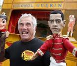 Philippe Guerin le patron du célèbre théâtre Guignol Guerin présente sa poupée Barack Obama, à Bordeaux
