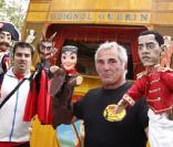 Philippe Guerin le patron du célèbre théâtre Guignol Guerin présente sa poupée Barack Obama, à Bordeaux