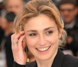 Julie Gayet au festival de Cannes lors du photocall du jury de la section Un certain regard, le 15 mai 2009