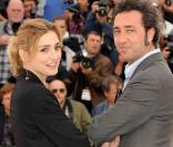 Julie Gayet et Paolo Sorrentino au festival de Cannes lors du photocall du jury de la section Un certain regard, le 15 mai 2009