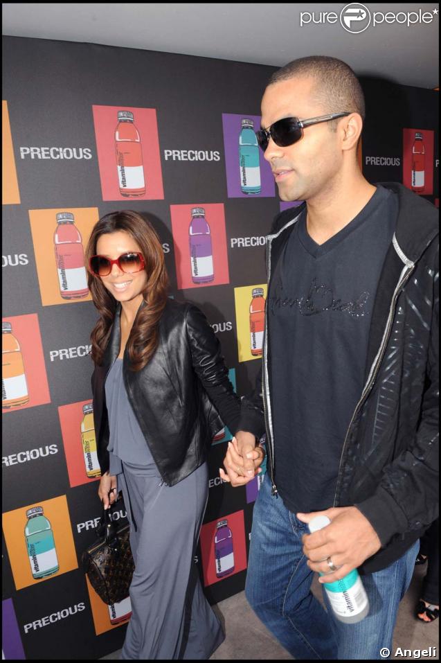 Eva Longoria et Tony Parker à la Plage Vitamin Water le 15 mai 2009