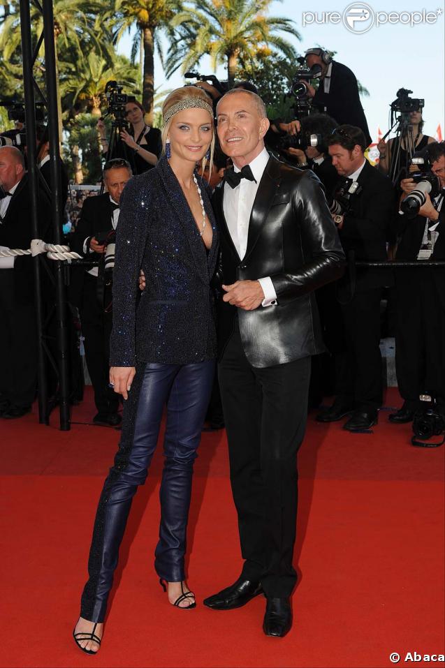 Sarah Marshall et Jean-Claude Jitrois lors de la montée des marches pour la projection d'Un Prophète, le 16 mai 2009