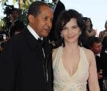 Abderrahmane Sissako et Juliette Binoche lors de la montée des marches pour la projection d'Un Prophète, le 16 mai 2009