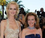  Eva Herzigova et Caroline Gruosi-Schefeleu  avant la projection de Looking for Eric, au Festival de Cannes, le 18 mai 2009