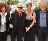 André Dussollier, Alain Resnais, Sabine Azéma et Anne Consigny lors du photocall le 20 mai 2009 des Herbes Folles présenté au 62e Festival de Cannes