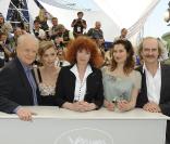 André Dussollier, Anne Consigny, Michel Vuillermoz, Sabine Azéma et Emmanuelle Devos lors du photocall le 20 mai 2009 des Herbes Folles présenté au 62e Festival de Cannes