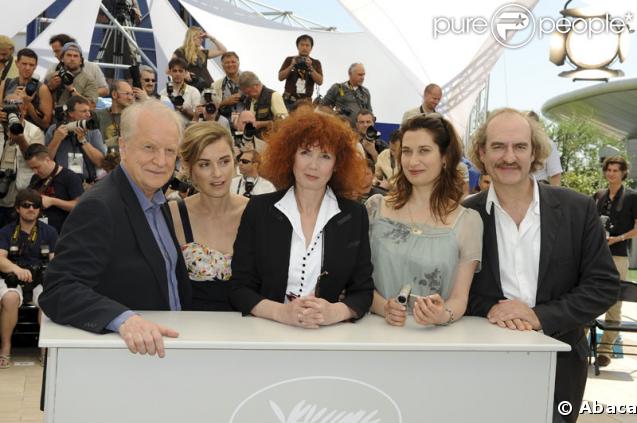André Dussollier, Anne Consigny, Michel Vuillermoz, Sabine Azéma et Emmanuelle Devos lors du photocall le 20 mai 2009 des Herbes Folles présenté au 62e Festival de Cannes
