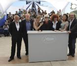 André Dussollier, Anne Consigny, Alain Resnais, Sabine Azéma, Emmanuelle Devos  lors du photocall le 20 mai 2009 des Herbes Folles présenté au 62e Festival de Cannes
