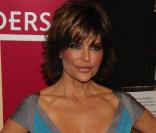 Lisa Rinna présente son livre <i>Rinnavation: Getting Your Best Life Ever</i>. Son mari Harry Hamlin est là pour l\'accompagner. 19/05/09<br />
