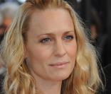Robin Wright lors de la montée des marches avant la projection d'Inglourious Basterds, au Festival de Cannes, le 20 mai 2009