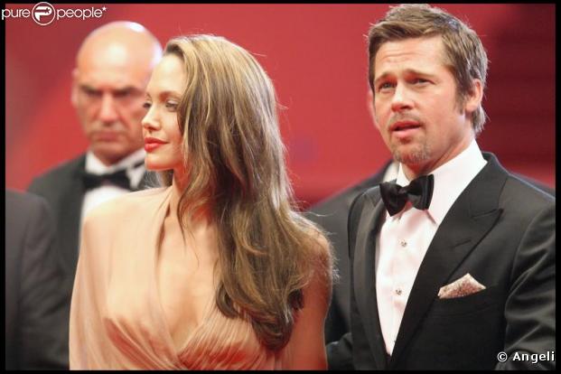 Joli décolleté en V hier soir à la montée des marches à Cannes