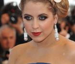 Peaches Geldof monte les marches du Palais des Festivals