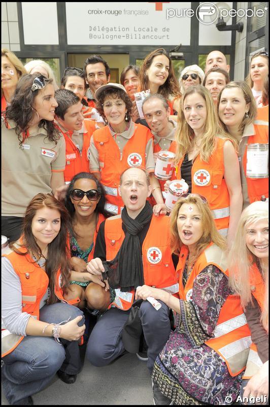 Les célébrités voient blond pour la 75ème quête de la Croix-Rouge à Boulogne-Billancourt le 23 mai 2009