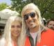 Quand Adeline Blondieau et son chéri, Anthony Kavanagh, Valérie Bénaïm et Vincent Mc Doom deviennent blondes... Adriana Karembeu gère la bande !