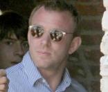 Guy Ritchie profite du Memorial Day, dans une fête privée à Malibu. 25/04/09