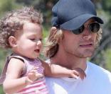 Nahla avec son papa Gabriel Aubry 