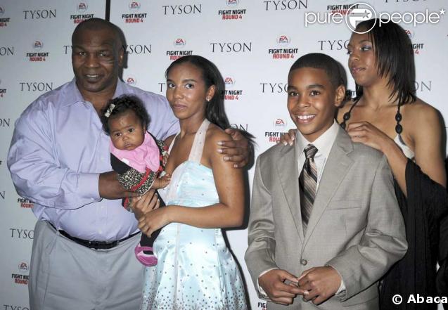 Mike Tyson en famille avec ses trois premiers enfants.