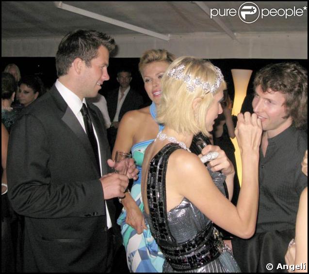 Paris Hilton et James Blunt, lors de la grande soirée de l'amfAR, le 21 mai 2009, lors du 62e Festival de Cannes !