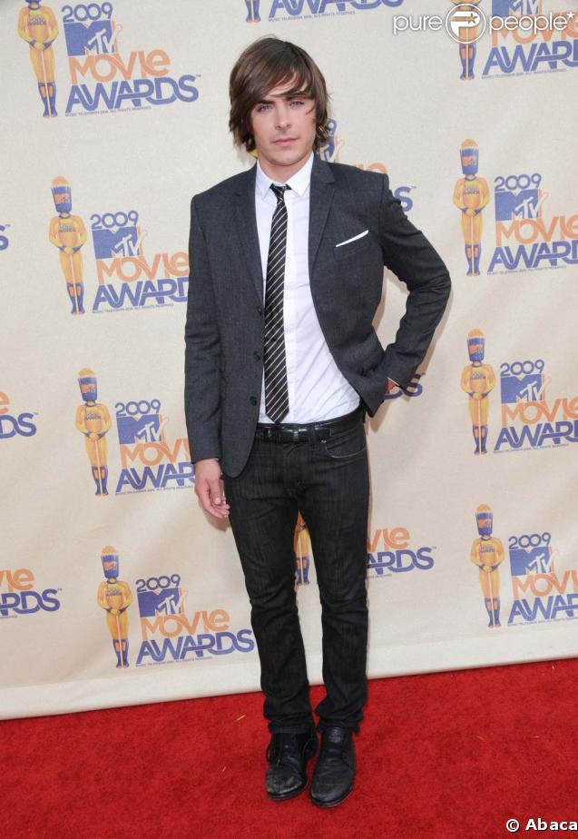 Cravate et jean pour Zac Efron, meilleur acteur, aux MTV Movie Awards, le 31 mai 2009