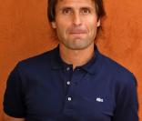 Fabrice Santoro a profité du lundi de Pentecôte pour faire un tour à Roland Garros... en solo ! 