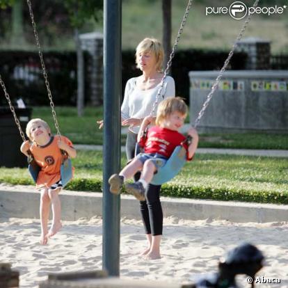 Sharon Stone et ses fils Roan et Laird s'éclatent au parc à Los Angeles
