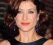 La belle Kate Walsh vous emmène pour un tour de voiture... des plus torrides ! Regardez !