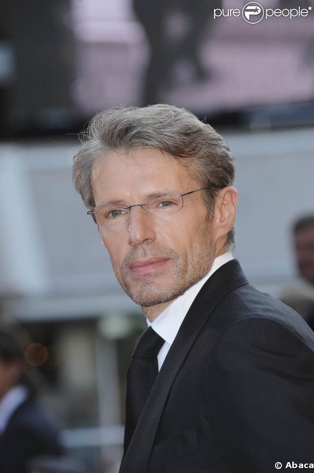Le double album On n'est pas là pour se faire engueuler a reçu la contribution de nombreux artistes dont Lambert Wilson 