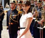 Nicolas Sarkozy pas peu fier de sa femme à Caen lors des cérémonies du 65e anniversaire du débarquement allié en Normandie, le 6 juin 2009