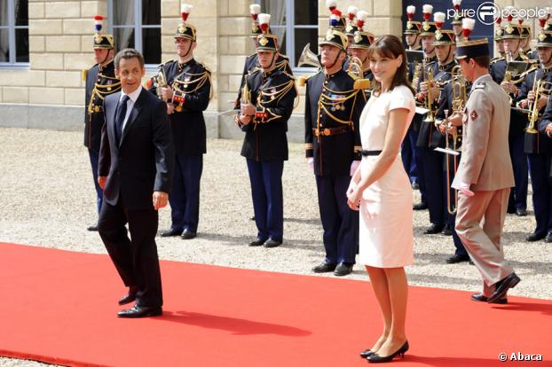 Carla Bruni et Nicolas Sarkozy à Caen lors des cérémonies du 65e anniversaire du débarquement allié en Normandie, le 6 juin 2009