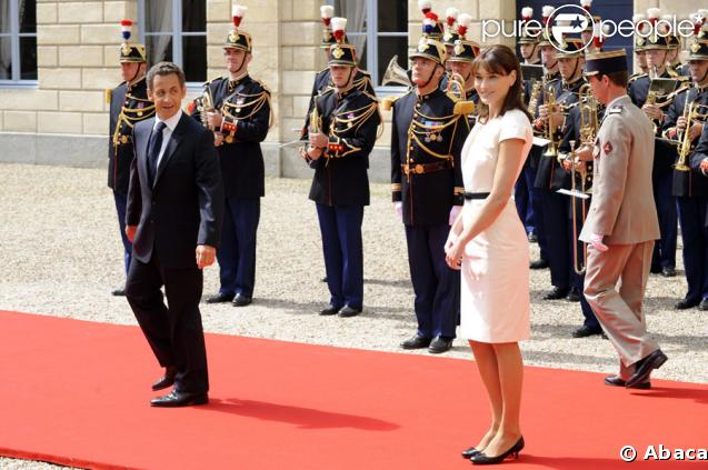 Carla Bruni et Nicolas Sarkozy à Caen lors des cérémonies du 65e anniversaire du débarquement allié en Normandie, le 6 juin 2009