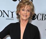 Jane Fonda a osé le décolleté vertigineux, lors des 63e Tony Awards, qui se sont tenus au Radio City Music Hall de New York, le 7 juin 2009 !