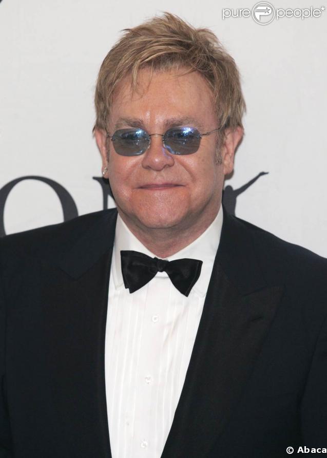 La star britannique sir Elton John, lors des 63e Tony Awards, qui se sont tenus au Radio City Music Hall de New York, le 7 juin 2009 !