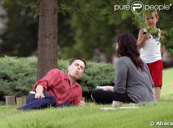Casey Affleck, sa femme  Summer Phoenix et leurs trois enfants à   Oklahoma City 
