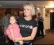 Laeticia Hallyday et Joy, lors du match de football en faveur de deux associations humanitaires (et des 66 ans de Johnny), au Parc des Princes, le 14 juin 2009 !