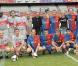 Johnny Hallyday et Laeticia avec tous leurs proches, lors du match de football en faveur de deux associations humanitaires (et de ses 66 ans), au Parc des Princes, le 14 juin 2009 !