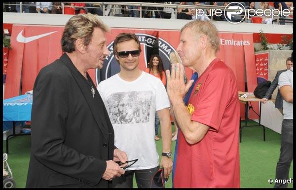Johnny Hallyday, David et PPDA, lors du match de football en faveur de deux associations humanitaires (et de ses 66 ans), au Parc des Princes, le 14 juin 2009 !