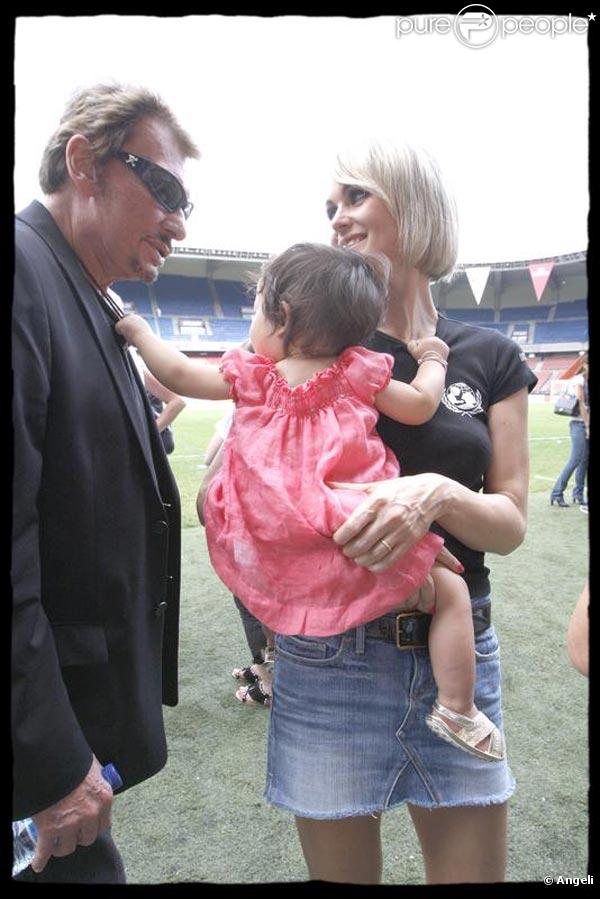 Johnny Hallyday, Joy et Laeticia, lors du match de football en faveur de deux associations humanitaires (et de ses 66 ans), au Parc des Princes, le 14 juin 2009 !