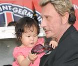 Johnny Hallyday et Joy, lors du match de football en faveur de deux associations humanitaires (et de ses 66 ans), au Parc des Princes, le 14 juin 2009 !