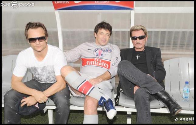 David Hallyday, Patrick Bruel et Johnny, lors du match de football en faveur de deux associations humanitaires (et de ses 66 ans), au Parc des Princes, le 14 juin 2009 !