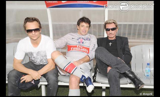 David Hallyday, Patrick Bruel et Johnny, lors du match de football en faveur de deux associations humanitaires (et de ses 66 ans), au Parc des Princes, le 14 juin 2009 !
