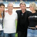 Avant de fêter les 66 ans de Johnny Hallyday... sa famille et tous ses potes se sont mis en short !