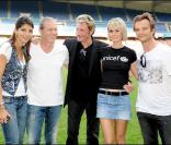 Johnny et Laeticia, son fils David ainsi que Jean-Claude Darmon et sa compagne Hoda Roche 