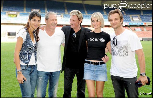 Johnny et Laeticia, son fils David ainsi que Jean-Claude Darmon et sa compagne Hoda Roche 