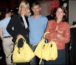 Luana et Paul Belmondo, et Alexia Laroche-Joubert, à l'occasion de la vente aux enchères organisée dans la boutique parisienne de Tommy Hilfiger, le 16 juin 2009 !