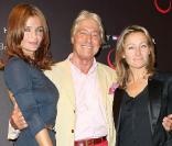 Helena Christensen, Maître Pierre Cornette de Saint-Cyr et Anne-Sophie Lapix, à l'occasion de la vente aux enchères organisée dans la boutique parisienne de Tommy Hilfiger, le 16 juin 2009 !